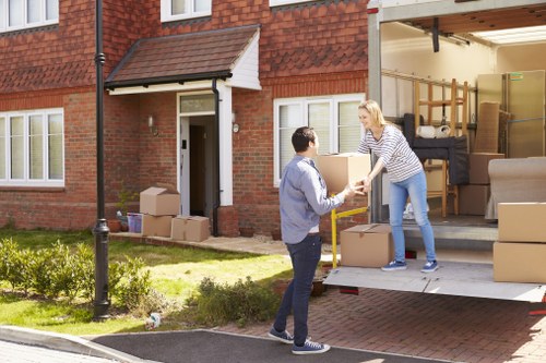 Flexible moving support for a flat relocation in Silvertown