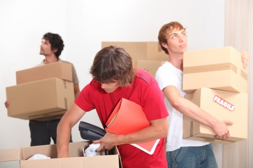 Flexible local moving van options for Silvertown customers